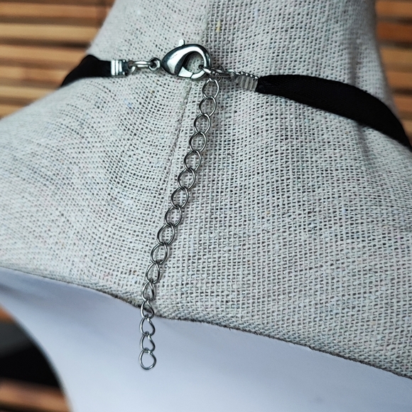 Lucite Clear Faceted Bubble Bauble Oversized Statement Necklace Faux Pearls - Picture 5 of 5